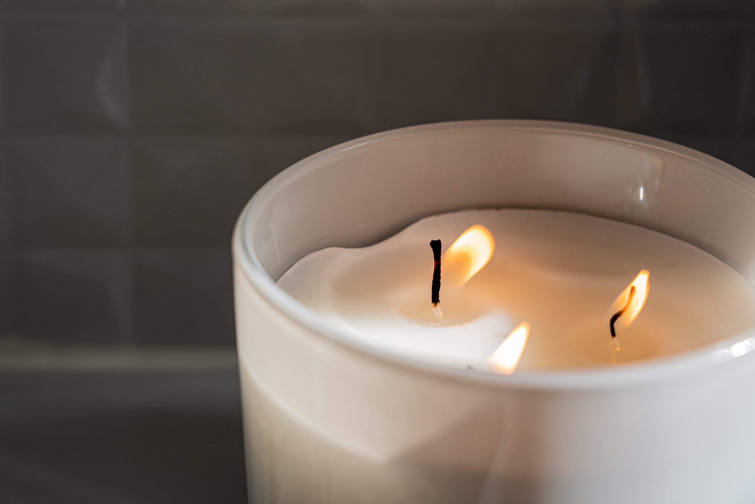 An image of a candle to talk about the dangerous toxins be emitted into the air by chemical candles with fragrances.