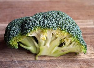 An image of broccoli to talk about how to detox naturally with food. 