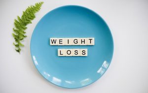 An image of a plate with the words "weight loss" to talk about why diets are a problem and it is best to ditch dieting and live a healthy lifestyle instead.
